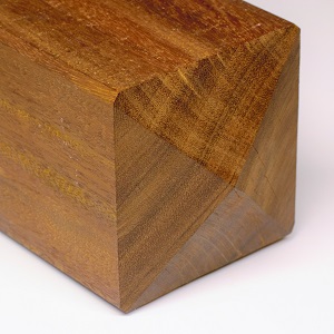 Poteau portail bois exotique classe 1, 165x165x3000mm raboté plat/pointe de diam